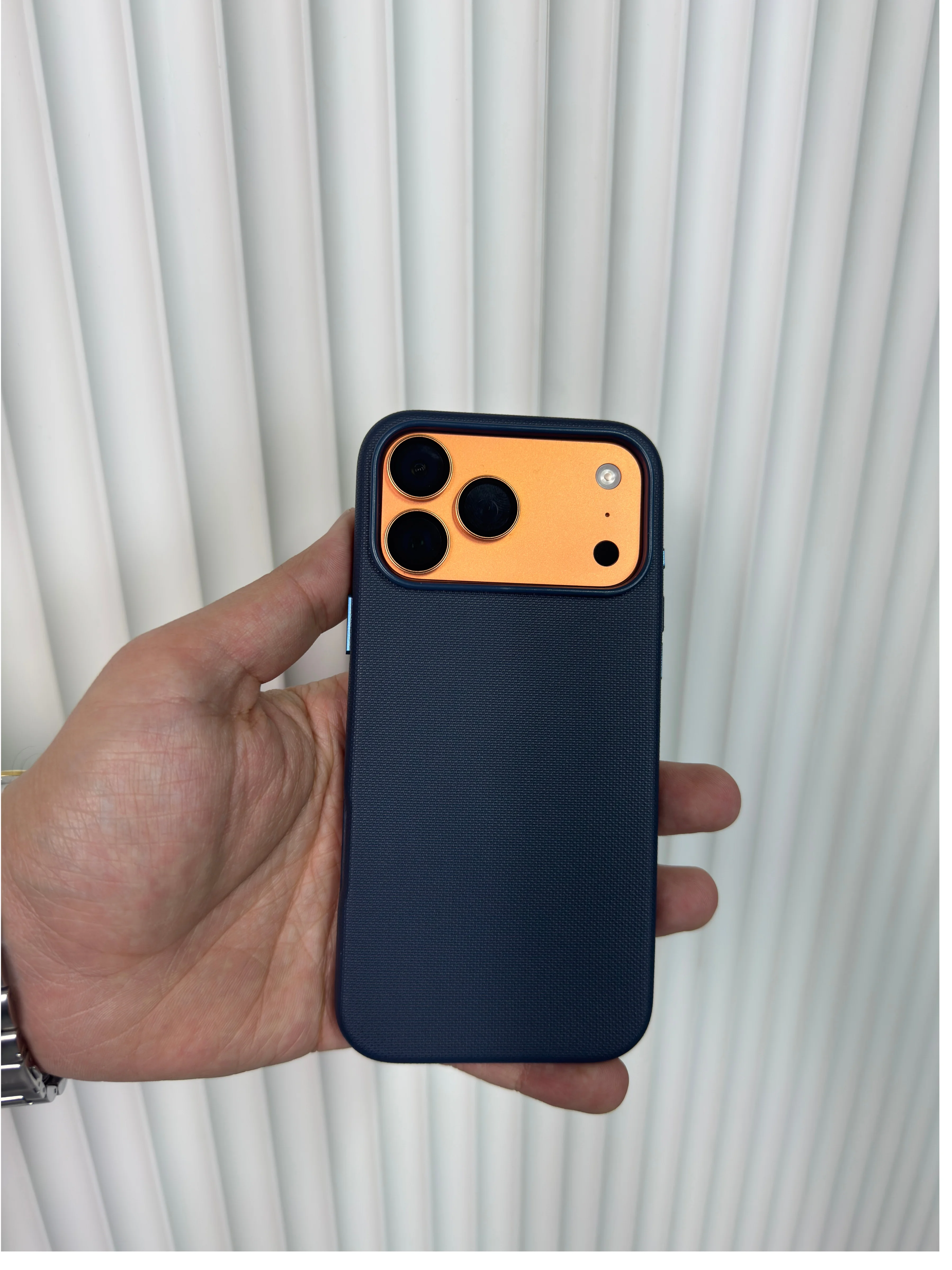 Premium Woven Kılıf - Abis Mavi (Temsili 17 Pro Max ile çekilmiştir, Ürünün uyumlu olduğu cihazlar altta seçenek olarak çıkmaktadır.) - Ürün görseli