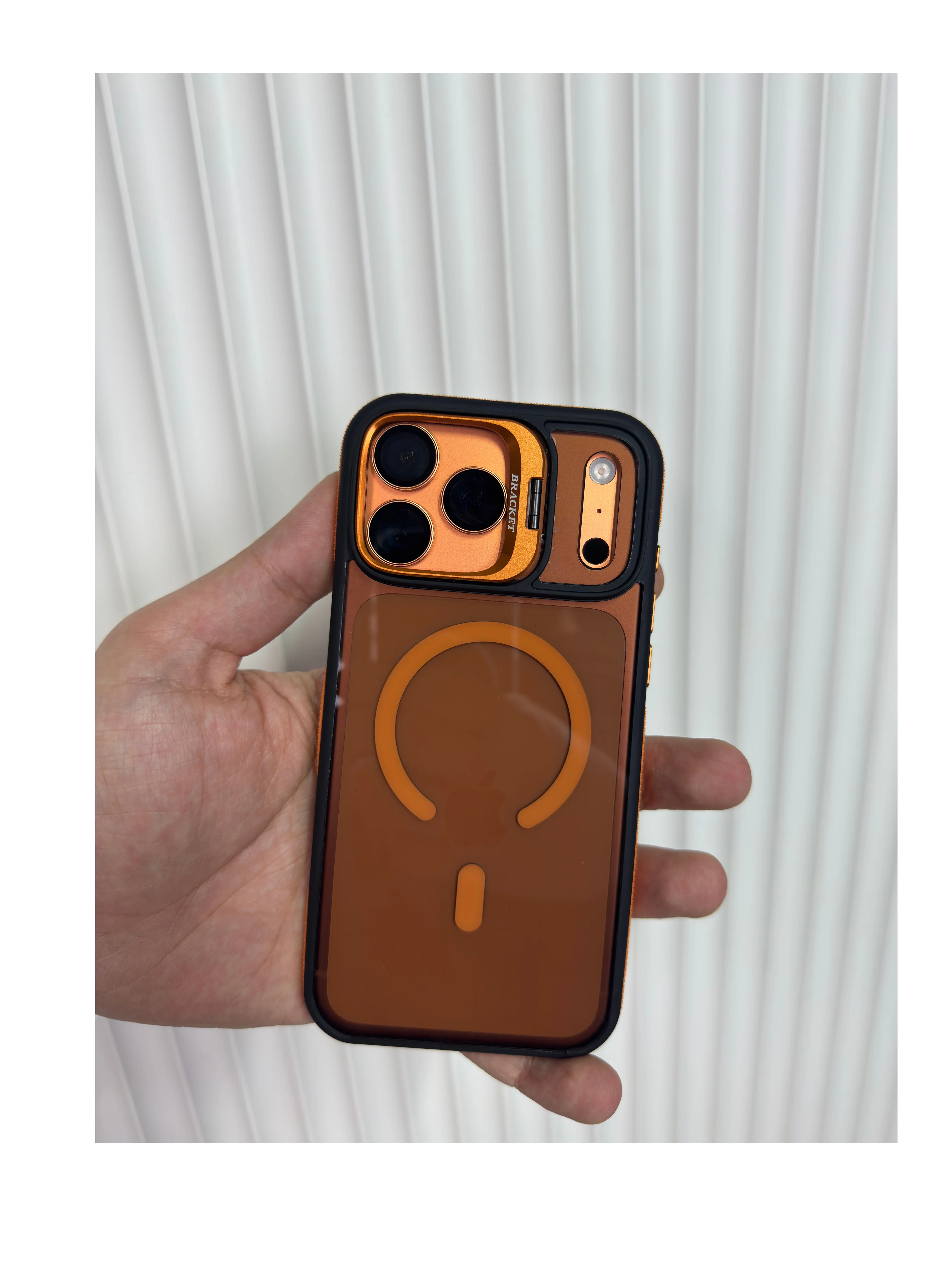 Dark Standlı Magsafe - Turuncu (Temsili 17 Pro Max ile çekilmiştir, Ürünün uyumlu olduğu cihazlar altta seçenek olarak çıkmaktadır.) - Ürün görseli