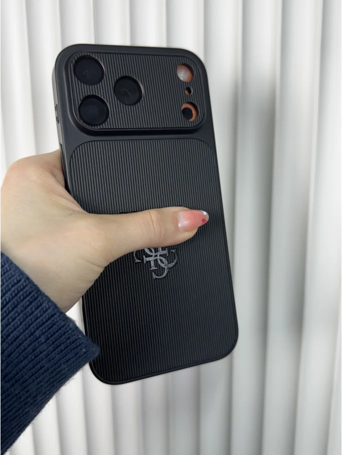 Yumuşak dokulu Gess - Siyah (Temsili 17 Pro Max ile çekilmiştir, Ürünün uyumlu olduğu cihazlar altta seçenek olarak çıkmaktadır.) - Ürün görseli